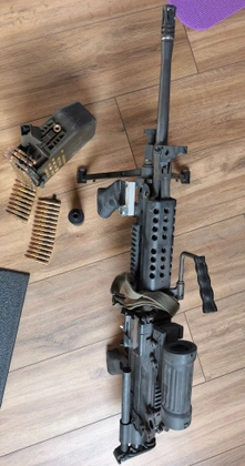 Mitrailleuse Légère M249 SAW + Chargeur Box