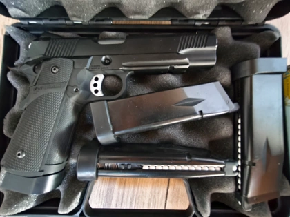 Pistolet Hi-Capa GBB (Gaz Blowback) + 3 Chargeurs