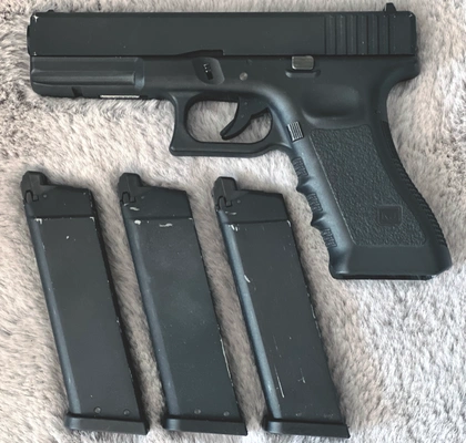 Glock 17 GBB KJ Works + 3 chargeurs & gaz