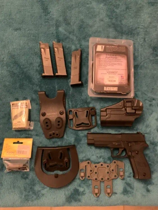 MARUI SIG P226 / 3 chargeurs + accessoires BLACKHAWK