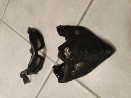Vend grille de protection avec lunette grillagé 