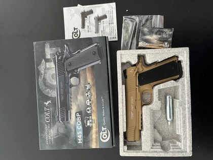 Pistolet CO₂ Colt M45 CQBP — 4,5 mm 